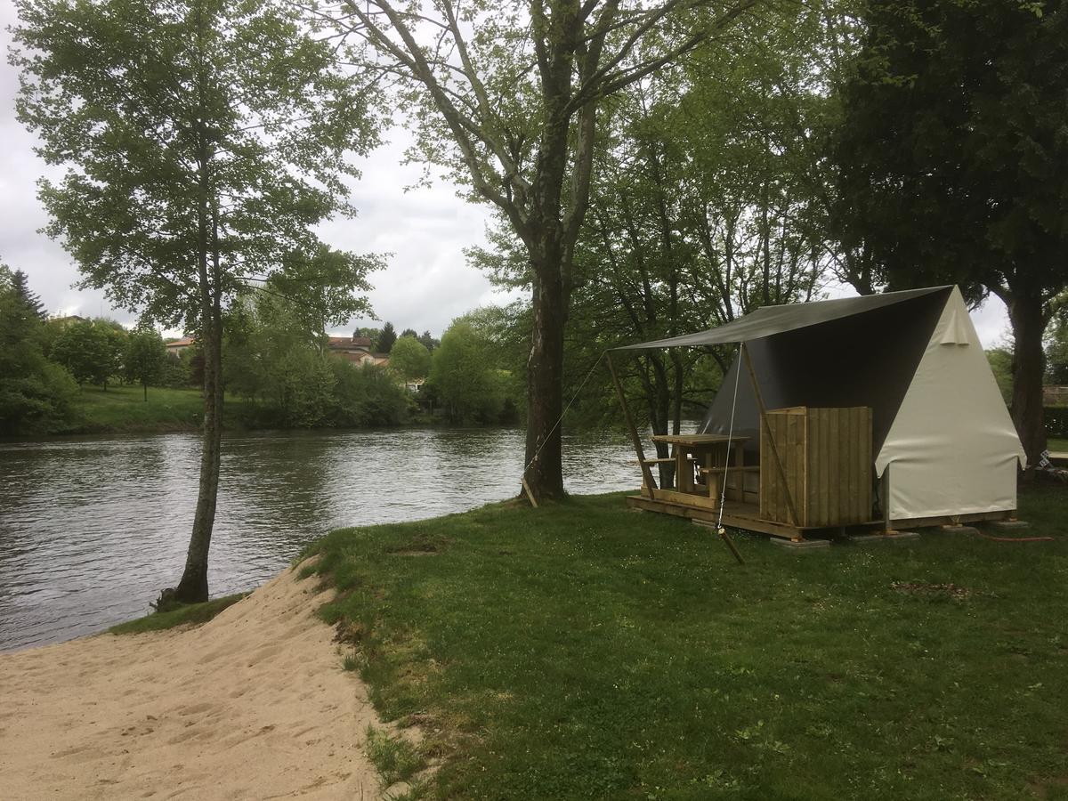 Camping Des Ribieres Hotel Confolens Exterior photo