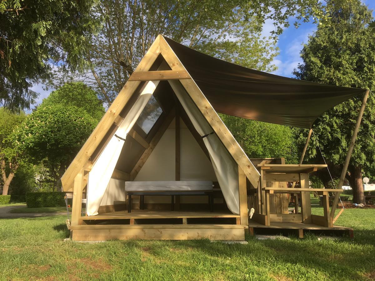 Camping Des Ribieres Confolens Exterior photo
