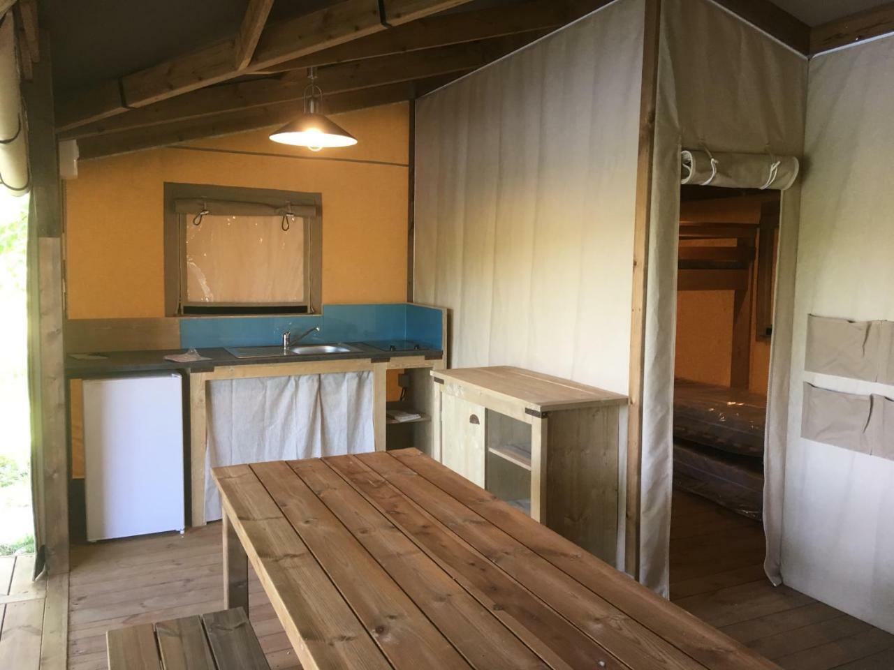 Camping Des Ribieres Confolens Exterior photo
