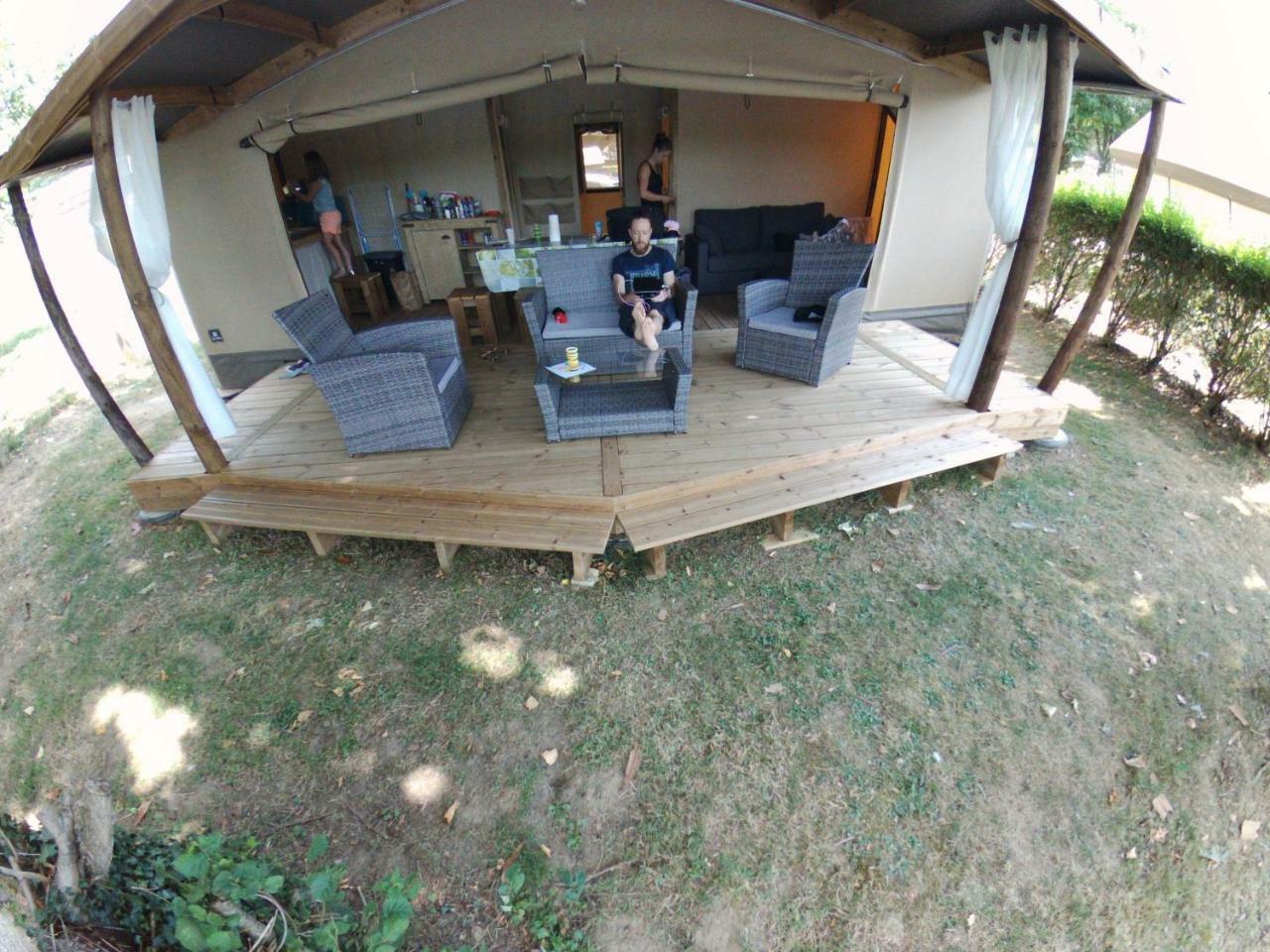 Camping Des Ribieres Confolens Exterior photo